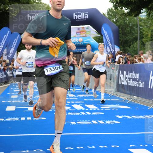 29.06.2025 - hella hamburg halbmarathon Strokosch-Dieckow http://msf.ph/oto/8502267 29.06.2025 10:52:32 Ziel 2346, 2670, 3715, 3952, 6561, 6562, 7178, 7232, 7475, 8371, 8661, 9145, 9739, 9876, 10115, 11459, 11689, 11791, 12450, 13015, 13051, 13301, 14122, 14561, 15001, 15980, 18982 meine-sportfotos.de