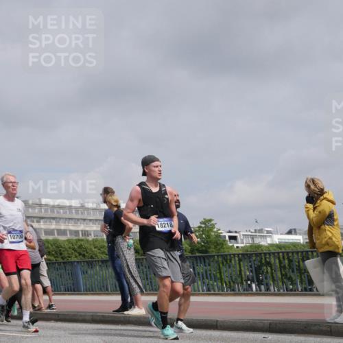 29.06.2025 - hella hamburg halbmarathon Luisa Fischer http://msf.ph/oto/8502270 29.06.2025 10:10:34 Kennedybrücke 50, 18218, 10700, 1993, 4262, 5242, 6517, 6518, 6707, 6713, 6715, 6833, 7503, 8585, 9967, 10283, 10700 meine-sportfotos.de