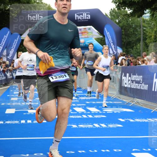 29.06.2025 - hella hamburg halbmarathon Strokosch-Dieckow http://msf.ph/oto/8502283 29.06.2025 10:52:32 Ziel 2346, 2670, 3715, 3952, 6561, 6562, 7178, 7232, 7475, 8371, 8661, 9145, 9739, 9876, 10115, 11459, 11689, 11791, 12450, 13015, 13051, 13301, 14122, 14561, 15001, 15980, 18982 meine-sportfotos.de