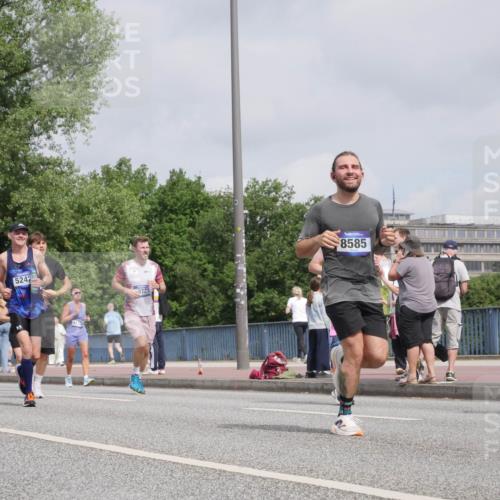29.06.2025 - hella hamburg halbmarathon Luisa Fischer http://msf.ph/oto/8502284 29.06.2025 10:10:36 Kennedybrücke 1993, 5242, 11758, 3721, 8585, 1993, 4262, 5242, 6517, 6518, 6707, 6713, 6715, 6833, 7503, 8585, 9967, 10700 meine-sportfotos.de
