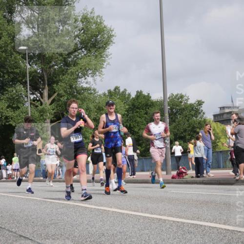 29.06.2025 - hella hamburg halbmarathon Luisa Fischer http://msf.ph/oto/8502290 29.06.2025 10:10:37 Kennedybrücke 6715, 1993, 242, 9967, 75, 1872, 6518, 1993, 4262, 5242, 6196, 6518, 6707, 6713, 6715, 6833, 8585, 9967, 10700 meine-sportfotos.de