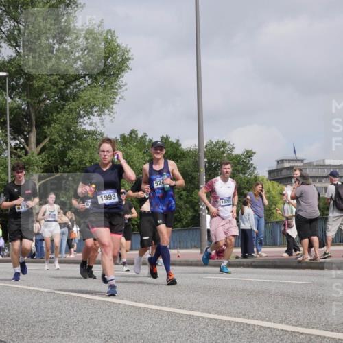29.06.2025 - hella hamburg halbmarathon Luisa Fischer http://msf.ph/oto/8502294 29.06.2025 10:10:38 Kennedybrücke 6715, 062, 1993, 524, 18721, 1993, 4262, 5242, 6196, 6518, 6707, 6713, 6715, 6833, 8585, 9967, 10700 meine-sportfotos.de
