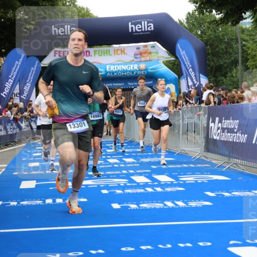 29.06.2025 - hella hamburg halbmarathon Strokosch-Dieckow http://msf.ph/oto/8502296 29.06.2025 10:52:31 Ziel 2346, 2670, 3715, 3952, 6561, 6562, 7178, 7232, 8371, 8661, 9145, 9739, 9876, 10115, 11689, 11791, 12450, 13015, 13051, 13301, 14561, 15001, 15980, 18982 meine-sportfotos.de