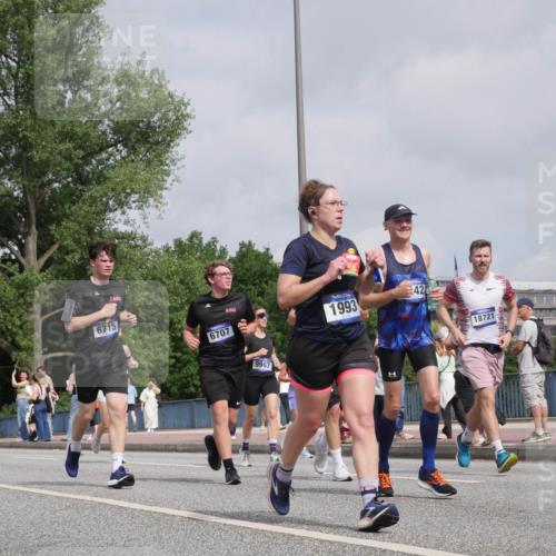 29.06.2025 - hella hamburg halbmarathon Luisa Fischer http://msf.ph/oto/8502300 29.06.2025 10:10:39 Kennedybrücke 6196, 1993, 42, 6715, 6707, 9967, 18721, 1893, 1993, 3929, 4262, 5242, 6196, 6518, 6707, 6713, 6715, 6833, 8585, 9967 meine-sportfotos.de