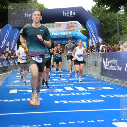 29.06.2025 - hella hamburg halbmarathon Strokosch-Dieckow http://msf.ph/oto/8502311 29.06.2025 10:52:31 Ziel 2346, 2670, 3715, 3952, 6561, 6562, 7178, 7232, 8371, 8661, 9145, 9739, 9876, 10115, 11689, 11791, 12450, 13015, 13051, 13301, 14561, 15001, 15980, 18982 meine-sportfotos.de