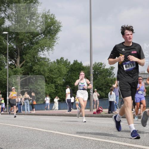 29.06.2025 - hella hamburg halbmarathon Luisa Fischer http://msf.ph/oto/8502315 29.06.2025 10:10:40 Kennedybrücke 6715, 1706, 11758, 6707, 1893, 1993, 2136, 3929, 4262, 5242, 6196, 6518, 6707, 6713, 6715, 6833, 7760, 9967 meine-sportfotos.de