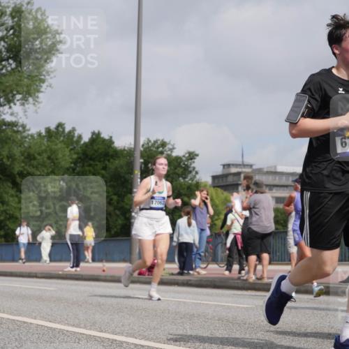 29.06.2025 - hella hamburg halbmarathon Luisa Fischer http://msf.ph/oto/8502318 29.06.2025 10:10:41 Kennedybrücke 17062, 6715, 550, 1893, 1993, 2136, 3929, 5242, 6196, 6518, 6707, 6713, 6715, 7760, 9967 meine-sportfotos.de
