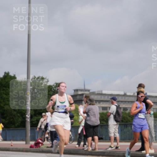 29.06.2025 - hella hamburg halbmarathon Luisa Fischer http://msf.ph/oto/8502321 29.06.2025 10:10:41 Kennedybrücke 17062, 1893, 1993, 2136, 3929, 5242, 6196, 6518, 6707, 6713, 6715, 7760, 9967 meine-sportfotos.de