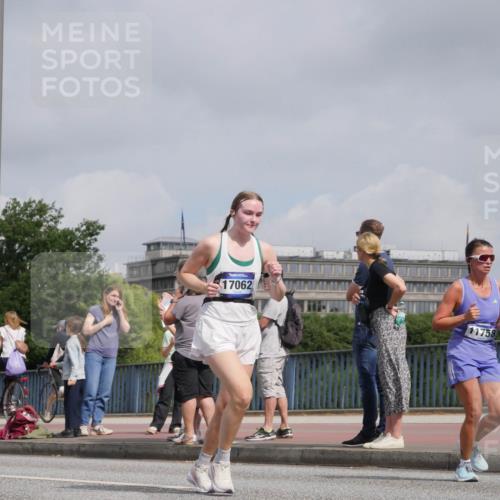 29.06.2025 - hella hamburg halbmarathon Luisa Fischer http://msf.ph/oto/8502327 29.06.2025 10:10:42 Kennedybrücke 17062, 11758, 1893, 1993, 2136, 3929, 5242, 5899, 6196, 6518, 6707, 6713, 6715, 7760, 9967 meine-sportfotos.de