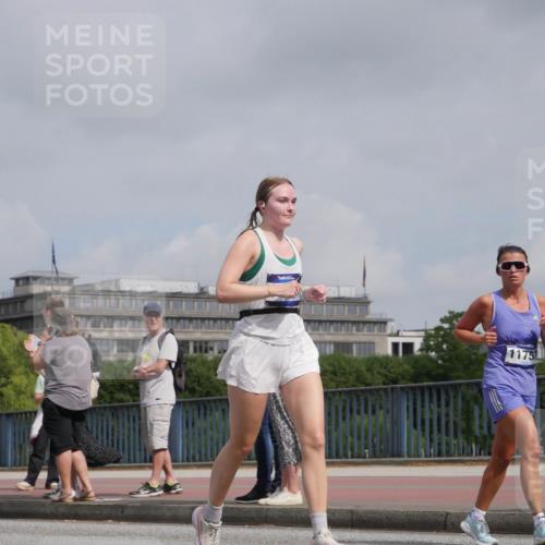 29.06.2025 - hella hamburg halbmarathon Luisa Fischer http://msf.ph/oto/8502332 29.06.2025 10:10:42 Kennedybrücke 11758, 1893, 1993, 2136, 3929, 5242, 5899, 6196, 6518, 6707, 6713, 6715, 7760, 9967 meine-sportfotos.de