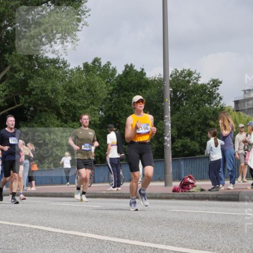 29.06.2025 - hella hamburg halbmarathon Luisa Fischer http://msf.ph/oto/8502349 29.06.2025 10:10:44 Kennedybrücke 11641, 7760, 1893, 3929, 196, 1893, 2136, 3929, 5899, 6196, 6715, 7760, 9967 meine-sportfotos.de