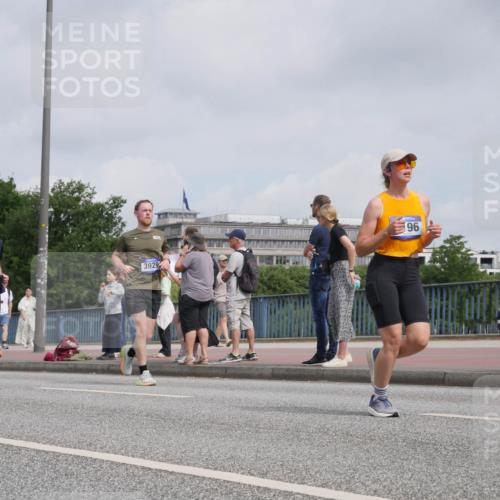 29.06.2025 - hella hamburg halbmarathon Luisa Fischer http://msf.ph/oto/8502368 29.06.2025 10:10:46 Kennedybrücke 96, 1893, 3929, 1893, 2136, 3929, 5899, 6196, 7760 meine-sportfotos.de