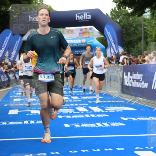 29.06.2025 - hella hamburg halbmarathon Strokosch-Dieckow http://msf.ph/oto/8502372 29.06.2025 10:52:32 Ziel 2346, 2670, 3715, 3952, 6561, 6562, 7178, 7232, 7475, 8371, 8661, 9145, 9739, 9876, 10115, 11459, 11689, 11791, 12450, 13015, 13051, 13301, 14122, 14561, 15001, 15980, 18982 meine-sportfotos.de