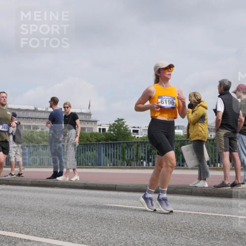 29.06.2025 - hella hamburg halbmarathon Luisa Fischer http://msf.ph/oto/8502376 29.06.2025 10:10:47 Kennedybrücke 3929, 6196, 1893, 2136, 3929, 5899, 6196, 7760 meine-sportfotos.de