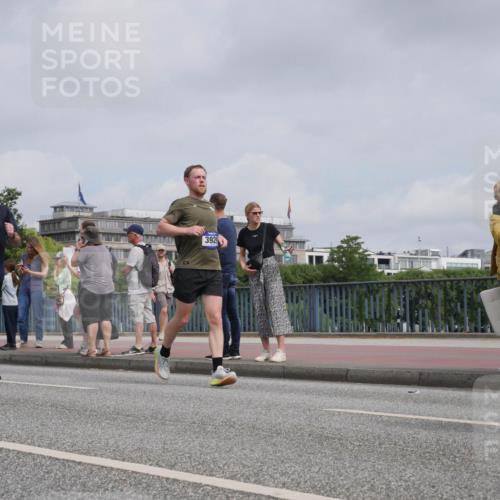 29.06.2025 - hella hamburg halbmarathon Luisa Fischer http://msf.ph/oto/8502377 29.06.2025 10:10:47 Kennedybrücke 1893, 3929, 1893, 2136, 3929, 5899, 6196, 7760 meine-sportfotos.de