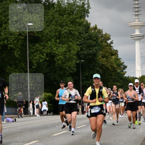 29.06.2025 - hella hamburg halbmarathon Dr. Thomas Lammeyer http://msf.ph/oto/8502381 29.06.2025 10:25:34 Kennedybrücke 1028, 1401, 1658, 2271, 2635, 2956, 3122, 3434, 3817, 4786, 5041, 5061, 5373, 5395, 5493, 5767, 5957, 6086, 7018, 7228, 7522, 7553, 7781, 8095, 8726, 8844, 9100, 9108, 9499, 9624, 10050, 10374, 10874 meine-sportfotos.de
