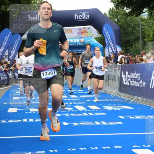 29.06.2025 - hella hamburg halbmarathon Strokosch-Dieckow http://msf.ph/oto/8502383 29.06.2025 10:52:32 Ziel 2346, 2670, 3715, 3952, 6561, 6562, 7178, 7232, 7475, 8371, 8661, 9145, 9739, 9876, 10115, 11459, 11689, 11791, 12450, 13015, 13051, 13301, 14122, 14561, 15001, 15980, 18982 meine-sportfotos.de