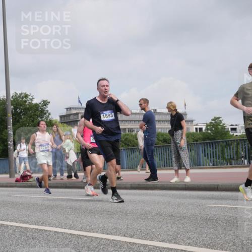 29.06.2025 - hella hamburg halbmarathon Luisa Fischer http://msf.ph/oto/8502387 29.06.2025 10:10:48 Kennedybrücke 11641, 7760, 2, 1893, 3929, 1173, 1893, 2136, 3929, 5899, 6196, 7476, 7760 meine-sportfotos.de