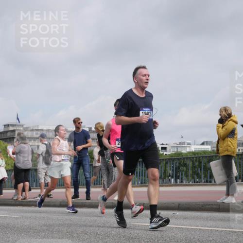 29.06.2025 - hella hamburg halbmarathon Luisa Fischer http://msf.ph/oto/8502396 29.06.2025 10:10:49 Kennedybrücke 11641, 7760, 2, 1903, 1173, 1893, 2032, 2136, 3328, 3929, 5899, 6196, 7476, 7760 meine-sportfotos.de