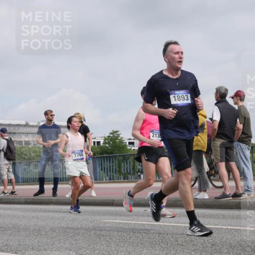 29.06.2025 - hella hamburg halbmarathon Luisa Fischer http://msf.ph/oto/8502402 29.06.2025 10:10:50 Kennedybrücke 11641, 7760, 213, 1893, 1173, 1893, 2032, 2136, 3328, 3929, 5899, 6196, 7476, 7760, 9338 meine-sportfotos.de