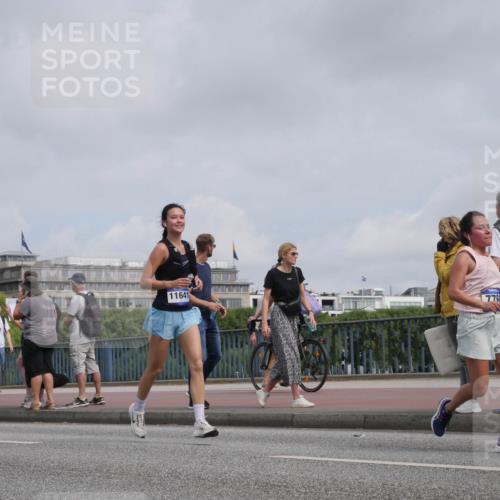 29.06.2025 - hella hamburg halbmarathon Luisa Fischer http://msf.ph/oto/8502408 29.06.2025 10:10:50 Kennedybrücke 11641, 7760, 1173, 1893, 2032, 2136, 3328, 3929, 5899, 6196, 7476, 7760, 9338 meine-sportfotos.de
