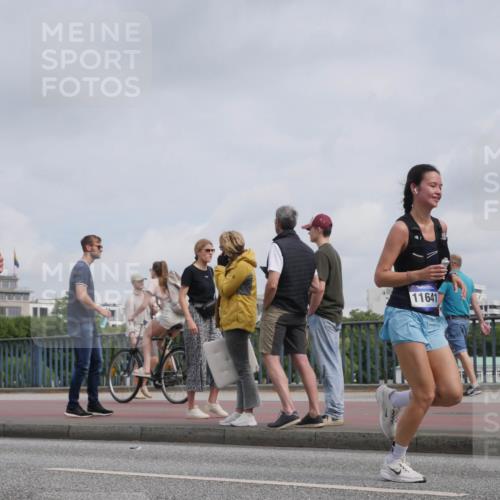 29.06.2025 - hella hamburg halbmarathon Luisa Fischer http://msf.ph/oto/8502419 29.06.2025 10:10:52 Kennedybrücke 5899, 11641, 1173, 1893, 2032, 2136, 3328, 3929, 5899, 7476, 7760, 9338 meine-sportfotos.de