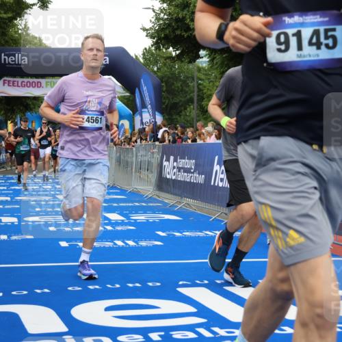 29.06.2025 - hella hamburg halbmarathon Strokosch-Dieckow http://msf.ph/oto/8502421 29.06.2025 10:52:29 Ziel 2670, 3715, 3952, 6561, 6562, 7178, 7232, 8371, 8661, 9145, 9739, 9876, 11689, 11791, 12450, 13015, 13051, 13211, 13301, 14561, 15001, 15144, 15980, 17997, 18982 meine-sportfotos.de