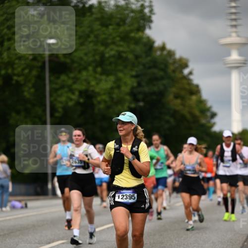 29.06.2025 - hella hamburg halbmarathon Dr. Thomas Lammeyer http://msf.ph/oto/8502428 29.06.2025 10:25:36 Kennedybrücke 1028, 1401, 1658, 2271, 2635, 2956, 3122, 3817, 4697, 4786, 5041, 5061, 5122, 5373, 5395, 5493, 5767, 5957, 6086, 7018, 7228, 7522, 7553, 7781, 8095, 8286, 8726, 8844, 9100, 9108, 9369, 9499, 9624, 10050, 10374, 10874 meine-sportfotos.de