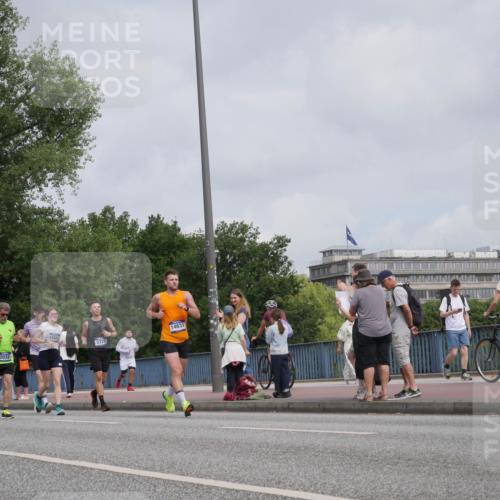 29.06.2025 - hella hamburg halbmarathon Luisa Fischer http://msf.ph/oto/8502429 29.06.2025 10:10:53 Kennedybrücke 7476, 1173, 2032, 15051, 3328, 14631, 1173, 2032, 2136, 3328, 5899, 7476, 7760, 9338 meine-sportfotos.de
