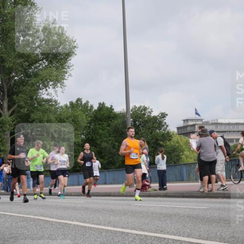 29.06.2025 - hella hamburg halbmarathon Luisa Fischer http://msf.ph/oto/8502435 29.06.2025 10:10:54 Kennedybrücke 19134, 3922, 5051, 3328, 2032, 7476, 14631, 1173, 2032, 3328, 5899, 7476, 9338 meine-sportfotos.de