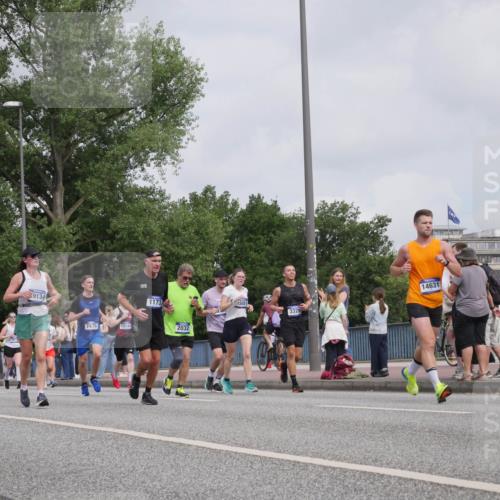 29.06.2025 - hella hamburg halbmarathon Luisa Fischer http://msf.ph/oto/8502442 29.06.2025 10:10:55 Kennedybrücke 9134, 7476, 12144, 1173, 2032, 15051, 3328, 14631, 1079, 1173, 2032, 3328, 3922, 5899, 7476, 9338 meine-sportfotos.de
