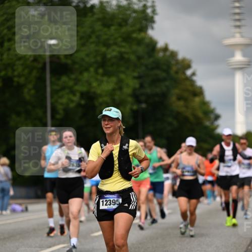 29.06.2025 - hella hamburg halbmarathon Dr. Thomas Lammeyer http://msf.ph/oto/8502444 29.06.2025 10:25:36 Kennedybrücke 1028, 1401, 1658, 2271, 2635, 2956, 3122, 3817, 4697, 4786, 5041, 5061, 5122, 5373, 5395, 5493, 5767, 5957, 6086, 7018, 7228, 7522, 7553, 7781, 8095, 8286, 8726, 8844, 9100, 9108, 9369, 9499, 9624, 10050, 10374, 10874 meine-sportfotos.de