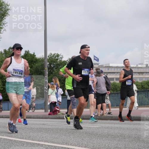29.06.2025 - hella hamburg halbmarathon Luisa Fischer http://msf.ph/oto/8502459 29.06.2025 10:10:57 Kennedybrücke 19134, 476, 1173, 3328, 1079, 1173, 2032, 3328, 3922, 7019, 7476, 9338 meine-sportfotos.de