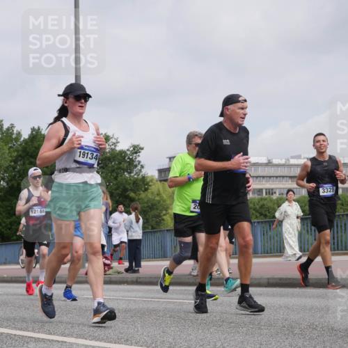 29.06.2025 - hella hamburg halbmarathon Luisa Fischer http://msf.ph/oto/8502462 29.06.2025 10:10:57 Kennedybrücke 12144, 19134, 20, 3328, 1079, 1173, 2032, 3328, 3922, 7019, 7476, 9338 meine-sportfotos.de