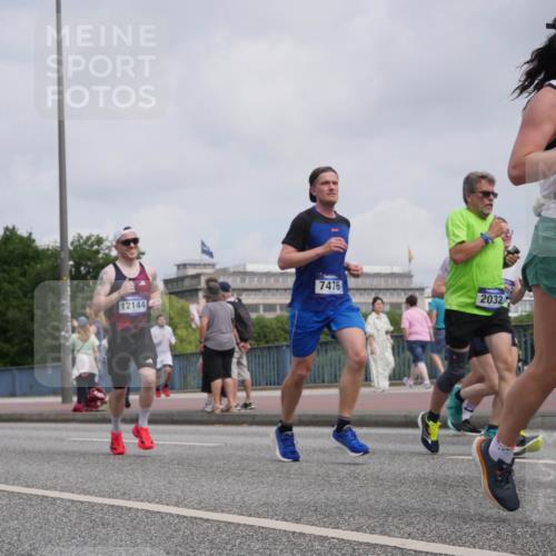 29.06.2025 - hella hamburg halbmarathon Luisa Fischer http://msf.ph/oto/8502473 29.06.2025 10:10:59 Kennedybrücke 7476, 2032, 12144, 19134, 1079, 1173, 1427, 2032, 3328, 3922, 7019, 7476, 9338 meine-sportfotos.de