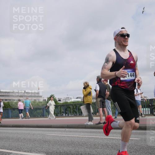 29.06.2025 - hella hamburg halbmarathon Luisa Fischer http://msf.ph/oto/8502490 29.06.2025 10:11:00 Kennedybrücke 144, 1079, 1173, 1427, 2032, 3328, 3922, 4228, 7019, 7476, 9338 meine-sportfotos.de