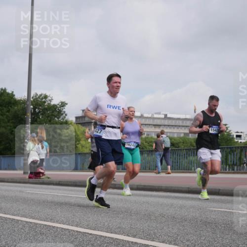 29.06.2025 - hella hamburg halbmarathon Luisa Fischer http://msf.ph/oto/8502503 29.06.2025 10:11:09 Kennedybrücke 427, 16241, 1542, 1427, 4228, 5347, 6100, 7019 meine-sportfotos.de