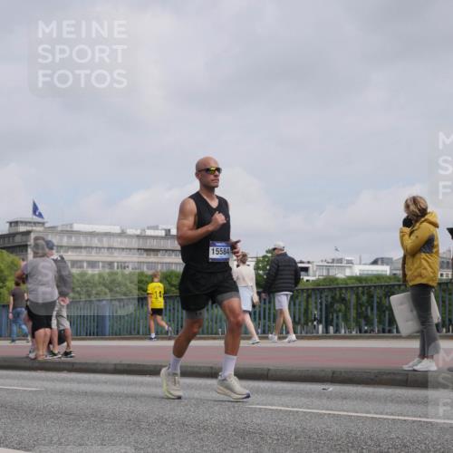 29.06.2025 - hella hamburg halbmarathon Luisa Fischer http://msf.ph/oto/8502515 29.06.2025 10:11:13 Kennedybrücke 15584, 4228, 4864, 5347, 6100, 9071 meine-sportfotos.de