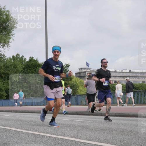 29.06.2025 - hella hamburg halbmarathon Luisa Fischer http://msf.ph/oto/8502532 29.06.2025 10:11:16 Kennedybrücke 13458, 6100, 4864, 5347, 6100, 9071 meine-sportfotos.de
