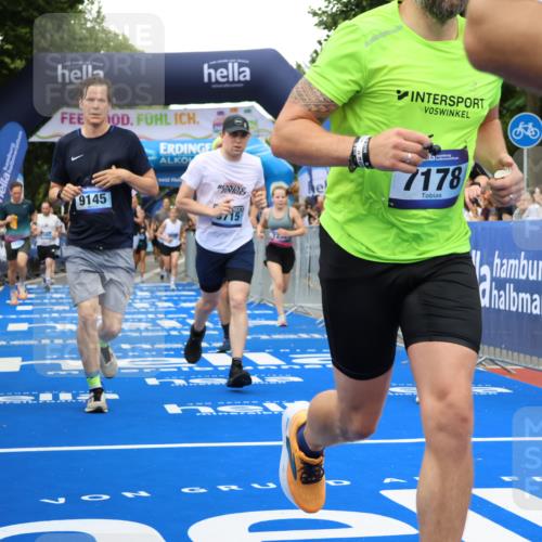 29.06.2025 - hella hamburg halbmarathon Strokosch-Dieckow http://msf.ph/oto/8502538 29.06.2025 10:52:27 Ziel 3715, 4140, 6561, 6562, 7178, 7232, 8371, 8661, 9145, 9739, 9876, 11791, 13015, 13211, 13301, 14561, 15001, 15144, 15980, 17997, 18982 meine-sportfotos.de