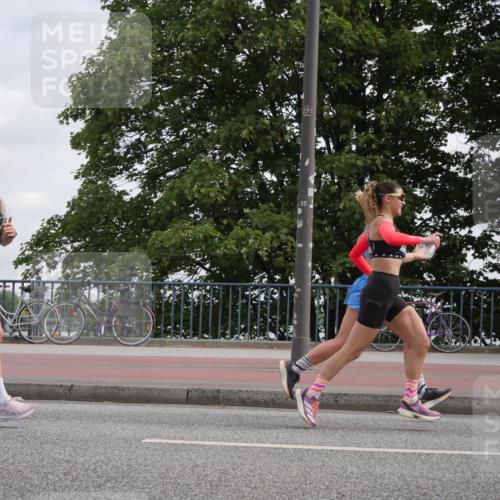 29.06.2025 - hella hamburg halbmarathon Luisa Fischer http://msf.ph/oto/8502580 29.06.2025 10:11:25 Kennedybrücke 1527, 2190, 2309, 9071 meine-sportfotos.de
