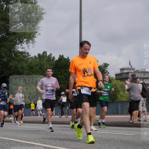 29.06.2025 - hella hamburg halbmarathon Luisa Fischer http://msf.ph/oto/8502610 29.06.2025 10:11:31 Kennedybrücke 5100, 9969, 14, 11657, 69, 17885, 6809, 1527, 2190, 5100, 6918, 9616, 9966 meine-sportfotos.de