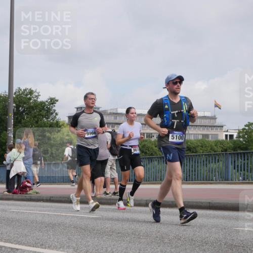 29.06.2025 - hella hamburg halbmarathon Luisa Fischer http://msf.ph/oto/8502637 29.06.2025 10:11:35 Kennedybrücke 9966, 9616, 5100, 1188, 5100, 6590, 6918, 7348, 7453, 9457, 9616, 9966 meine-sportfotos.de