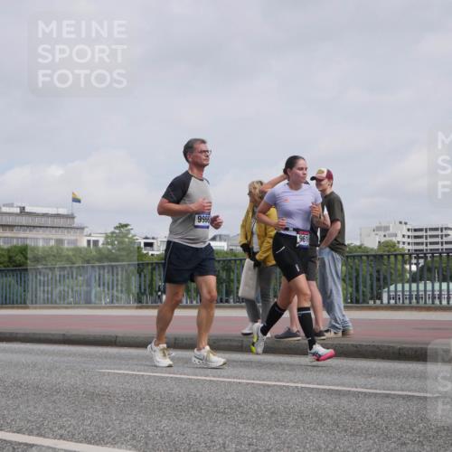 29.06.2025 - hella hamburg halbmarathon Luisa Fischer http://msf.ph/oto/8502642 29.06.2025 10:11:37 Kennedybrücke 9966, 9616, 1188, 5100, 6590, 6918, 7348, 7453, 9457, 9616, 9966 meine-sportfotos.de