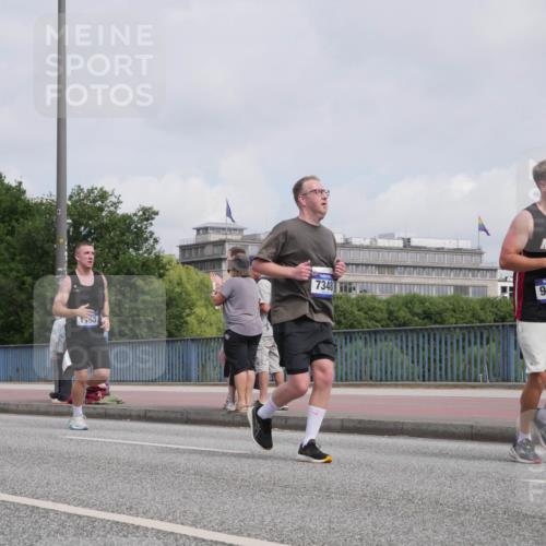 29.06.2025 - hella hamburg halbmarathon Luisa Fischer http://msf.ph/oto/8502676 29.06.2025 10:11:43 Kennedybrücke 53, 7348, 9457, 1147, 1188, 2978, 5885, 6590, 6674, 7348, 7453, 9457, 9718, 10857 meine-sportfotos.de