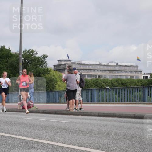 29.06.2025 - hella hamburg halbmarathon Luisa Fischer http://msf.ph/oto/8502701 29.06.2025 10:11:45 Kennedybrücke 1147, 12156, 2978, 188, 1147, 1188, 2978, 5885, 6590, 6674, 7348, 7453, 9457, 9718, 9823, 10857 meine-sportfotos.de