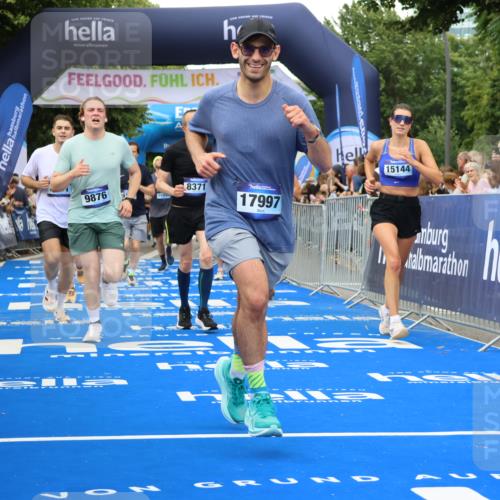 29.06.2025 - hella hamburg halbmarathon Strokosch-Dieckow http://msf.ph/oto/8502705 29.06.2025 10:52:23 Ziel 3715, 4140, 4419, 4587, 6164, 7178, 7232, 7896, 8371, 8661, 9145, 9876, 11791, 13015, 13211, 13707, 14561, 15144, 15446, 15980, 17773, 17997 meine-sportfotos.de