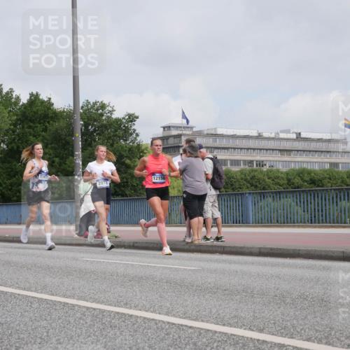 29.06.2025 - hella hamburg halbmarathon Luisa Fischer http://msf.ph/oto/8502711 29.06.2025 10:11:45 Kennedybrücke 1147, 17347, 2978, 12156, 1147, 1188, 2978, 5885, 6590, 6674, 7348, 7453, 9457, 9718, 9823, 10857 meine-sportfotos.de