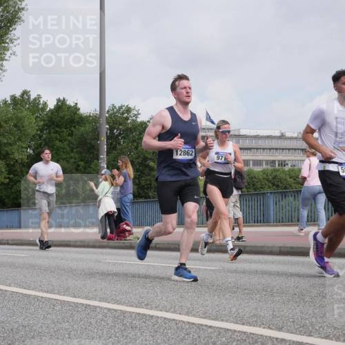 29.06.2025 - hella hamburg halbmarathon Luisa Fischer http://msf.ph/oto/8502738 29.06.2025 10:11:48 Kennedybrücke 6674, 12862, 971, 5885, 1147, 1188, 2427, 2978, 4859, 5885, 6674, 7198, 9718, 9823, 10092, 10857 meine-sportfotos.de