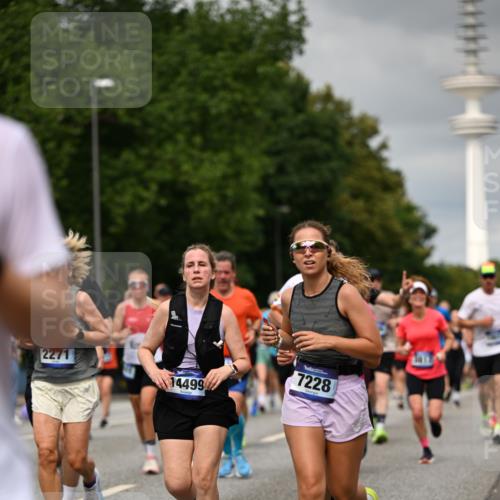 29.06.2025 - hella hamburg halbmarathon Dr. Thomas Lammeyer http://msf.ph/oto/8502757 29.06.2025 10:25:46 Kennedybrücke 1072, 1191, 1250, 1401, 2271, 2315, 2353, 2529, 2635, 2815, 2841, 3122, 3606, 3770, 3817, 4697, 4786, 5061, 5122, 5373, 5395, 5412, 5493, 5759, 5957, 6086, 6103, 7075, 7228, 7522, 7781, 8095, 8286, 8959, 9326, 9369, 9483, 9499, 9532, 9624, 10019, 10125, 10374, 10787, 10874, 11117, 11425 meine-sportfotos.de